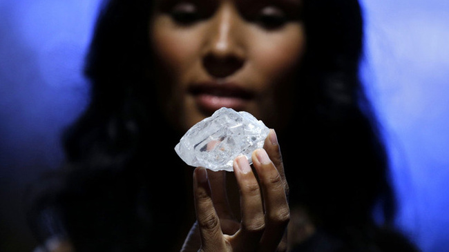 美国拍卖超大钻石 价格将超4.5亿人民币