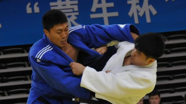 柔道全国锦标赛：张俊获得男子１００公斤以下级冠军