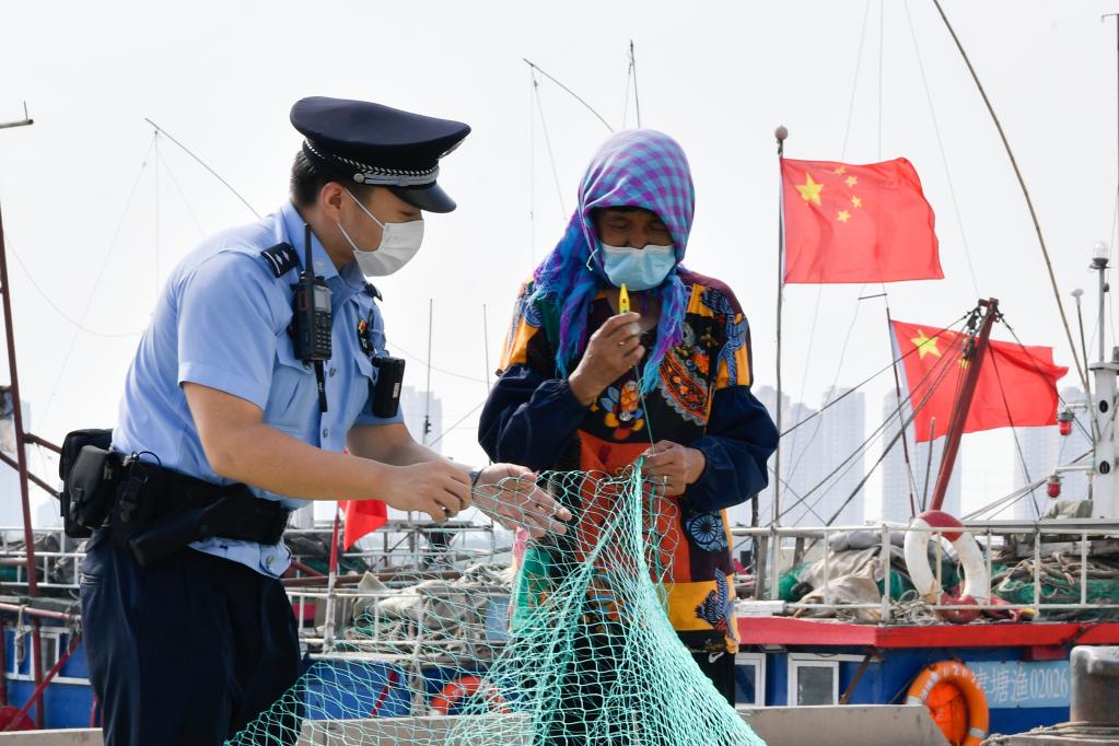 天津市公安局沿海安全保卫总队完成服务开海任务