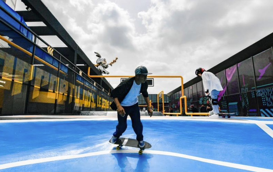 全民健身——商场楼顶建成滑板公园